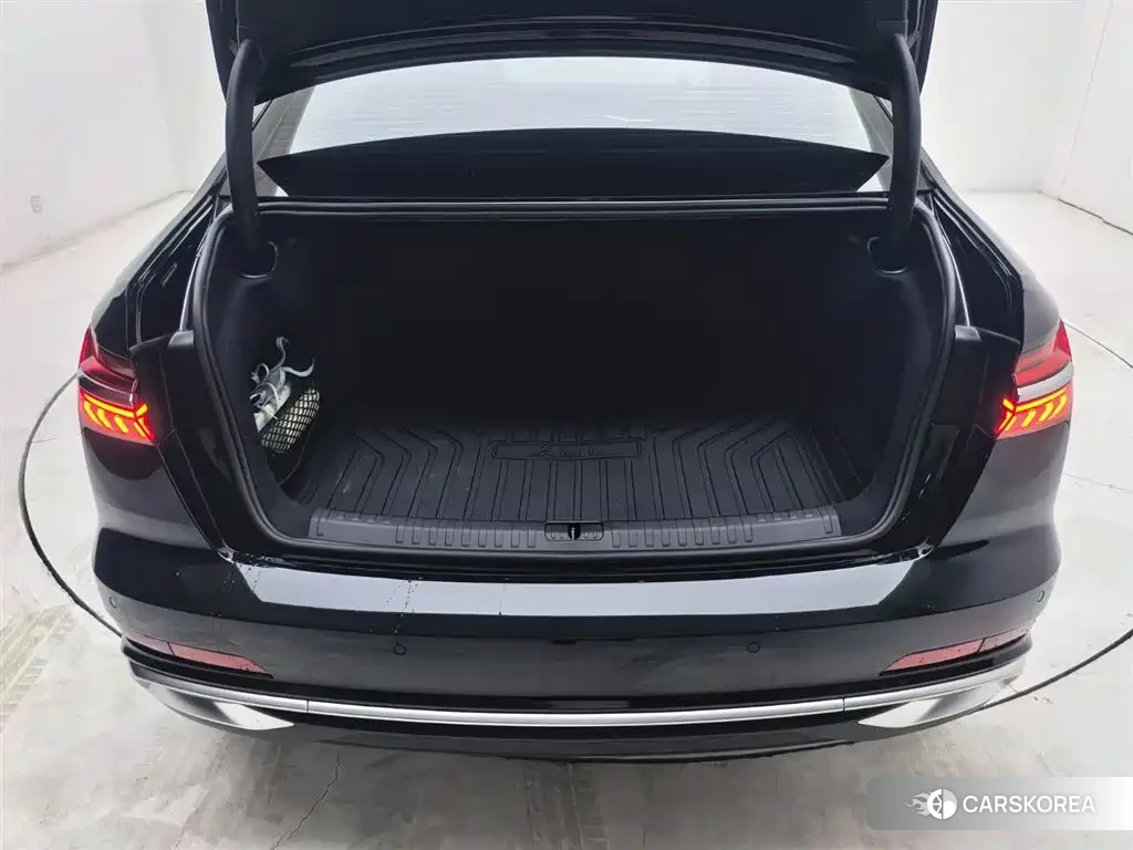 Audi A6L id 4570298 из Китая 9