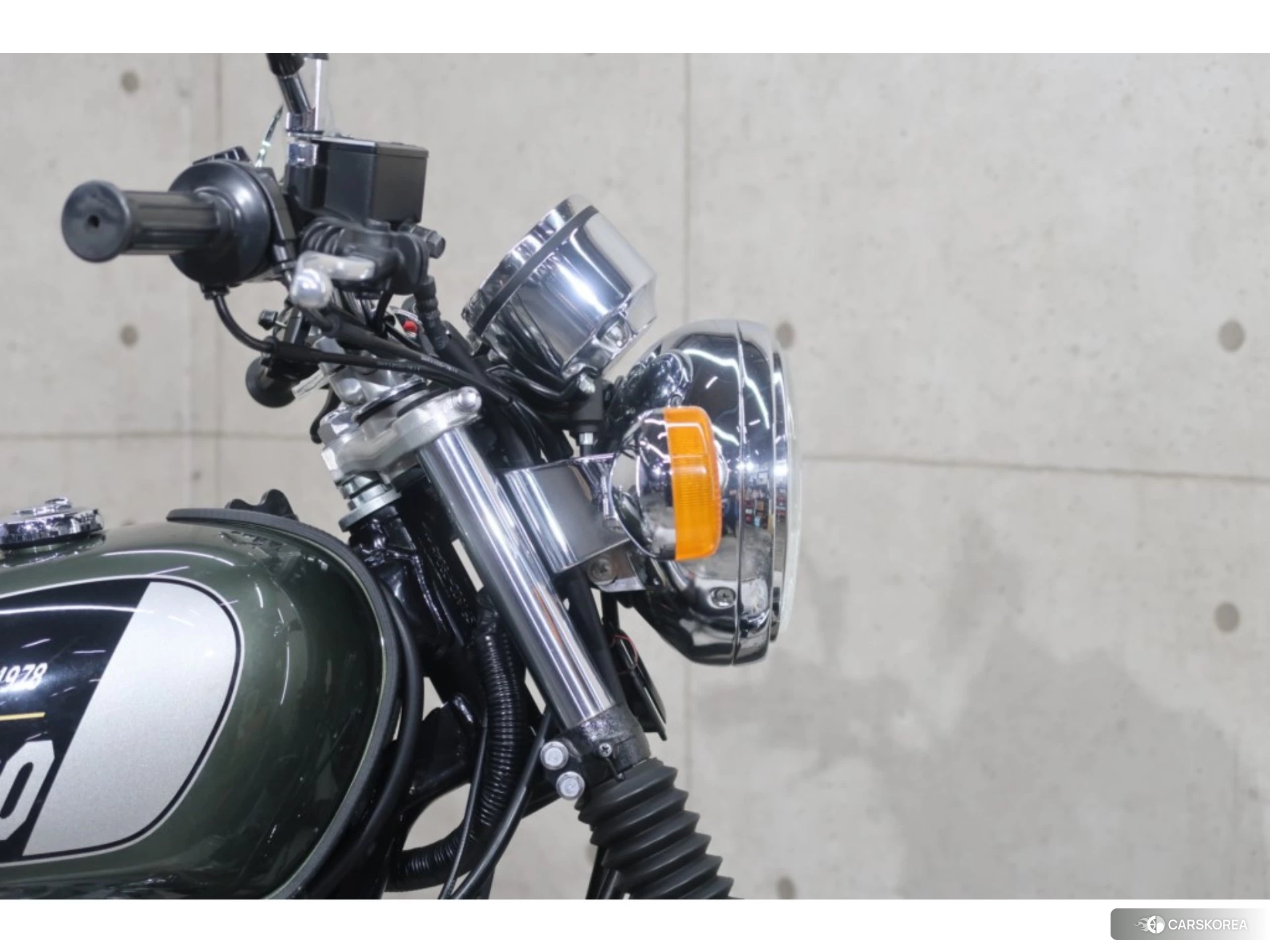 Yamaha SR 400 id 4183474 из Японии 9