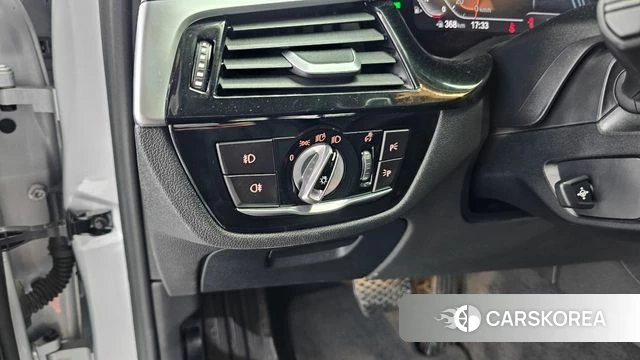 BMW 5 Series (G30) id 3911373 из Кореи 9