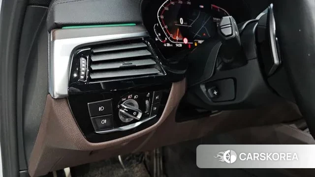 BMW 5 Series (G30) id 2940983 из Кореи 9