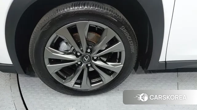 Lexus UX300h id 3624397 из Кореи 9