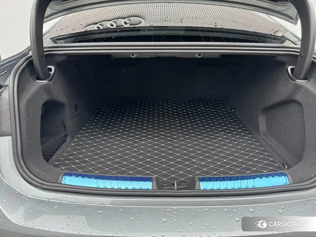 Audi A6L id 4649344 из Китая 9