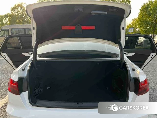 Audi A4L id 4307051 из Китая 9