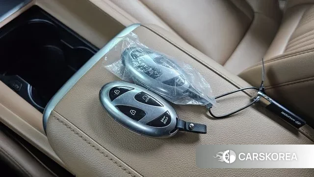 Hyundai Grandeur Hybrid (GN7) id 3036327 из Кореи 9