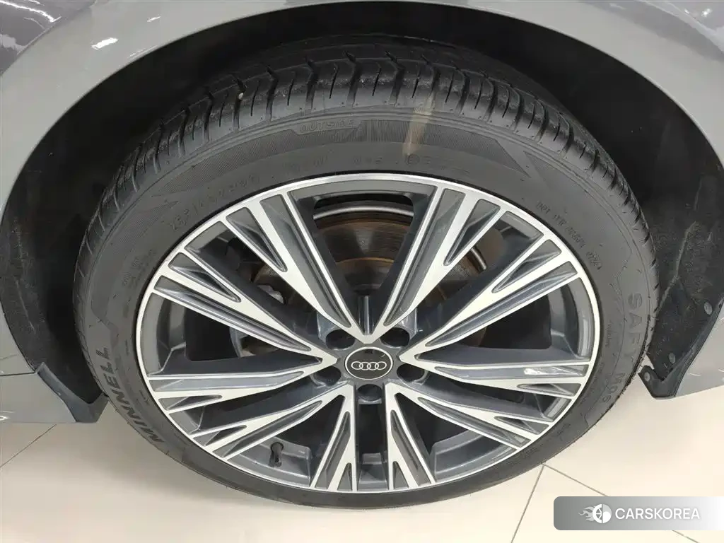 Audi A6L id 4548230 из Китая 9