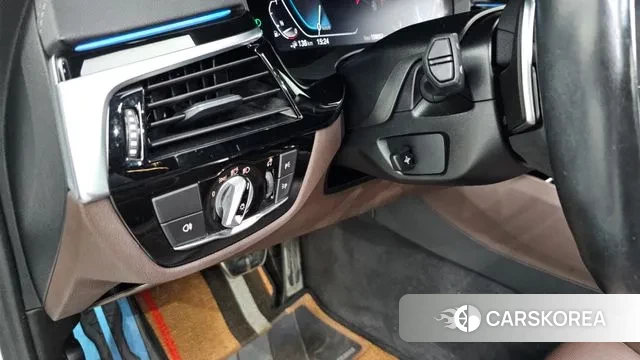 BMW 5 Series (G30) id 3561929 из Кореи 9