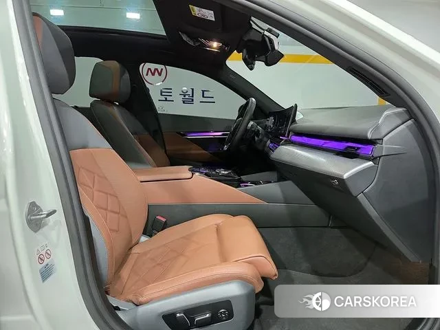 BMW 5 Series (G60) id 2883955 из Кореи 9