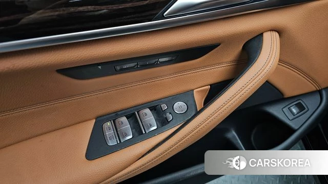 BMW 5 Series (G30) id 4579619 из Кореи 9