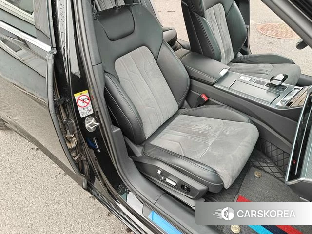 Audi A6L id 3901880 из Китая 9