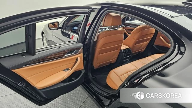 BMW 5 Series (G30) id 3953491 из Кореи 9