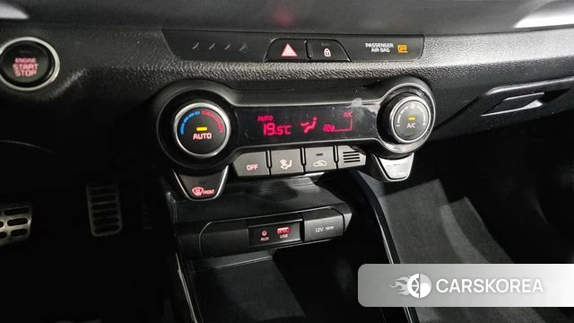 Kia Stonic id 3942612 из Кореи 9