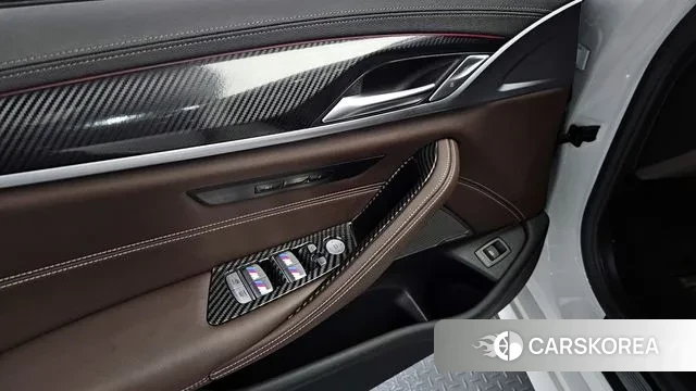 BMW 5 Series (G30) id 3365857 из Кореи 9