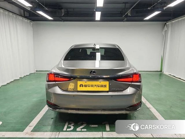 Lexus ES id 4276676 из Китая 9