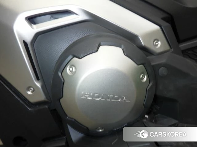 Honda X-ADV 750 id 3950001 из Японии 9