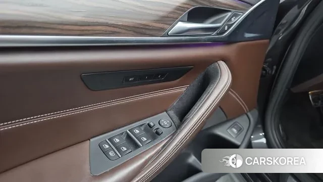 BMW 5 Series (G30) id 3703919 из Кореи 9