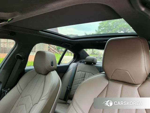 BMW 5 Series (G60) id 4248267 из Кореи 9