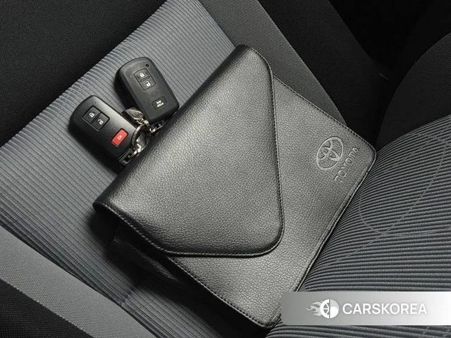 Toyota Prius C id 4760323 из Кореи 9
