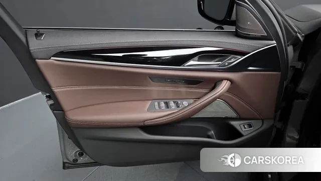 BMW 5 Series (G30) id 3032931 из Кореи 9