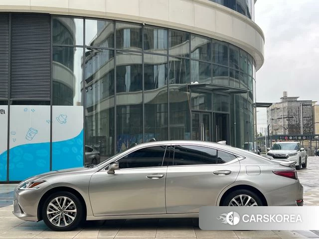 Lexus ES id 4374424 из Китая 9