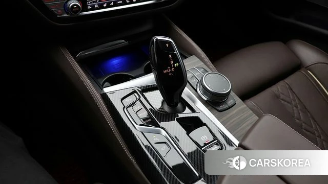 BMW 5 Series (G30) id 3898691 из Кореи 9