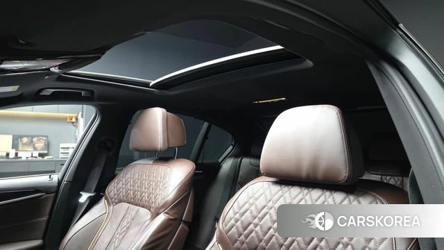 BMW 5 Series (G30) id 3883945 из Кореи 9