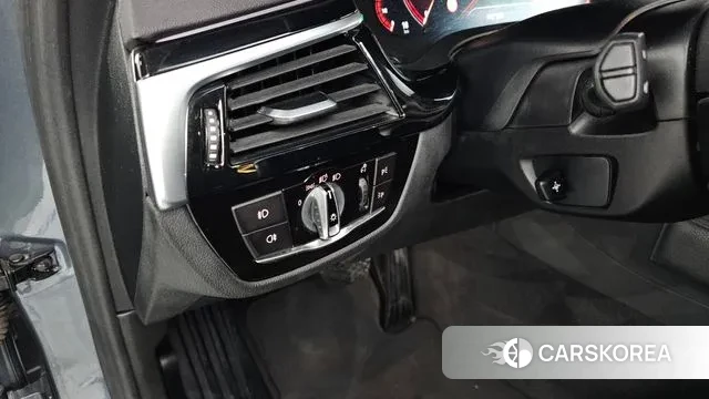 BMW 5 Series (G30) id 3616953 из Кореи 9