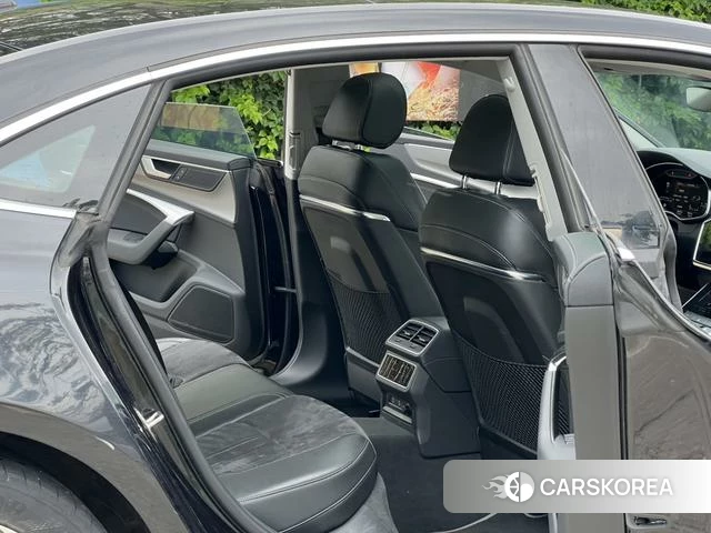 Audi A7L id 4365671 из Китая 9