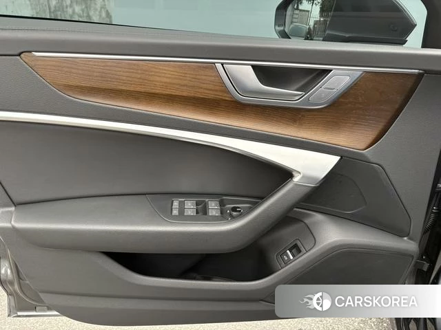 Audi A6L id 4299708 из Китая 9