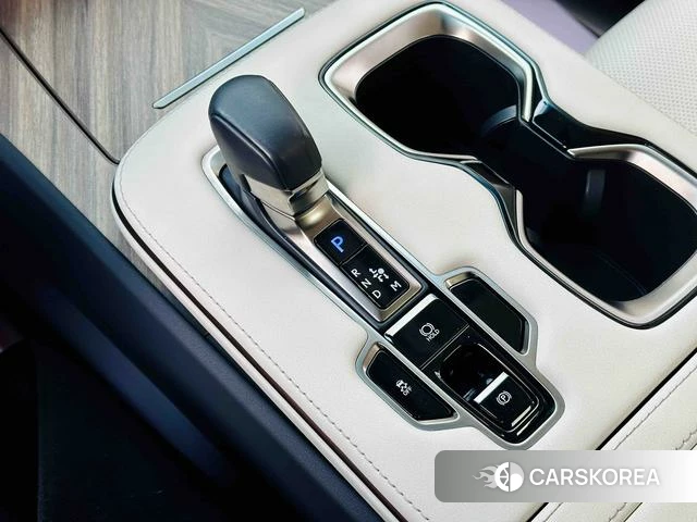 Lexus LM id 4260796 из Китая 9