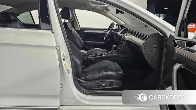 Volkswagen Passat GT (B8) id 3905887 из Кореи 9