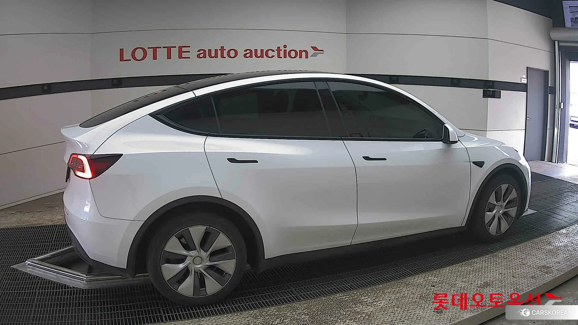 Tesla Model Y RWD id 3888283 из Кореи 9