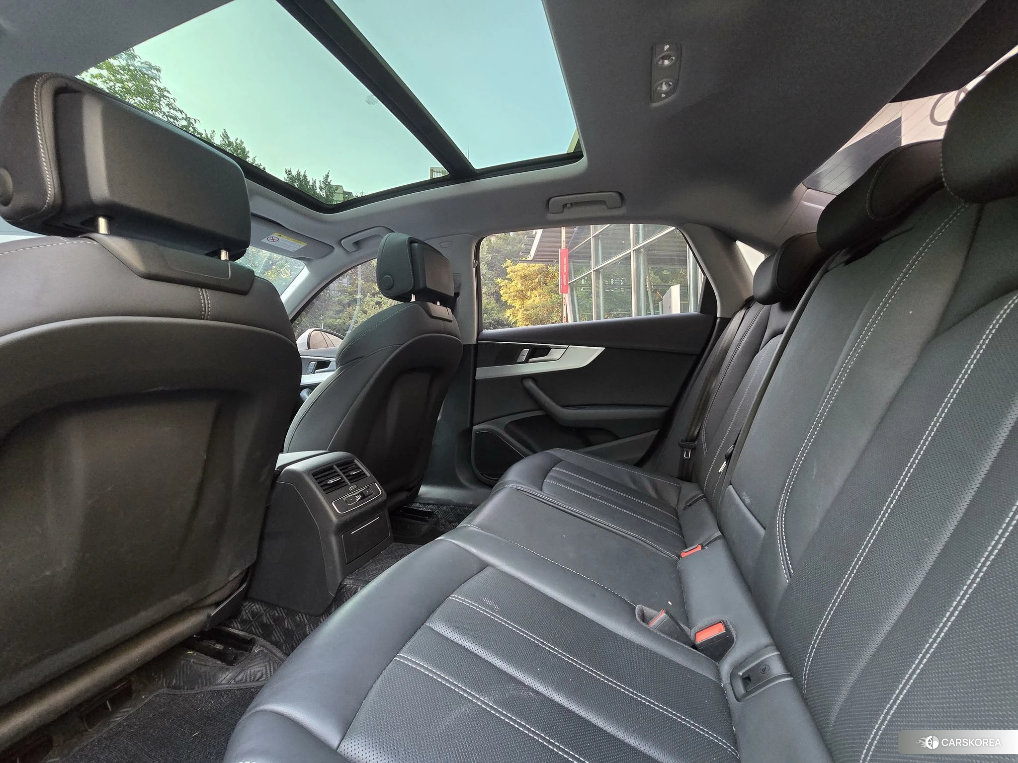 Audi A4L id 4420043 из Китая 9