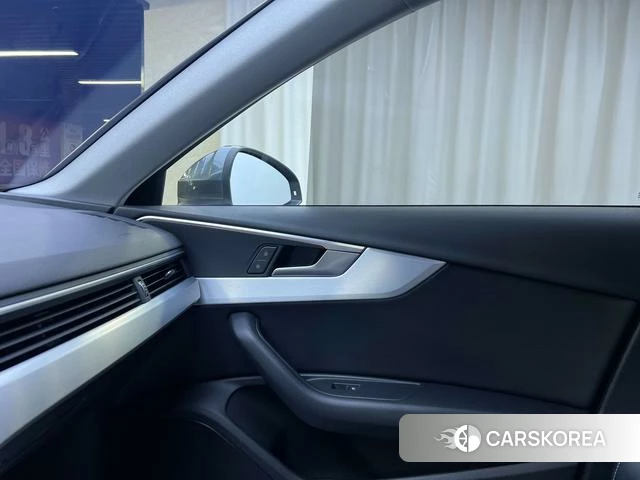 Audi A4L id 4259178 из Китая 9
