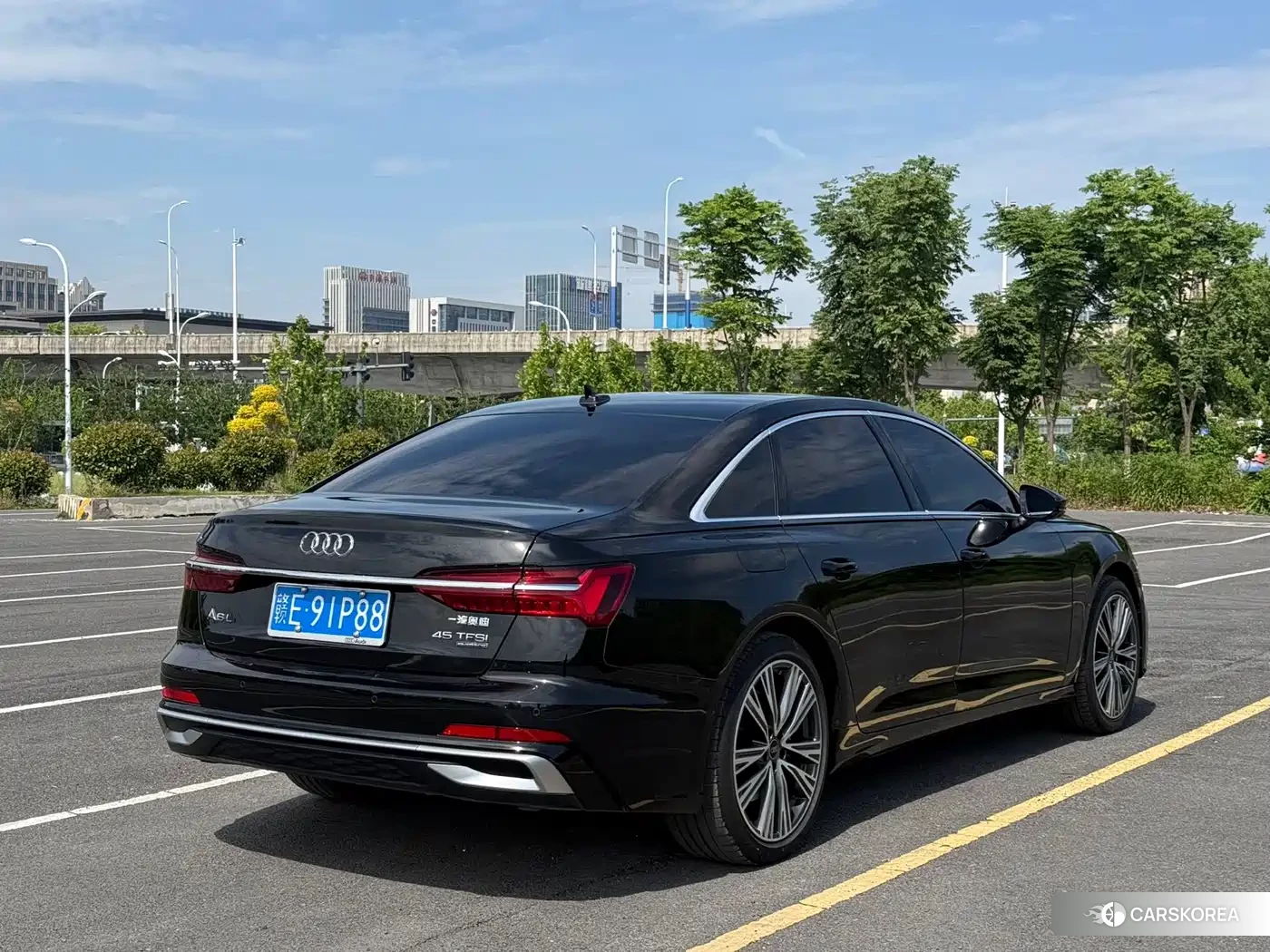 Audi A6L id 4545632 из Китая 9