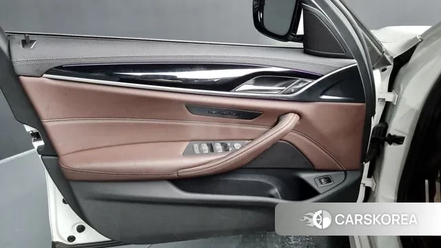 BMW 5 Series (G30) id 2901456 из Кореи 9