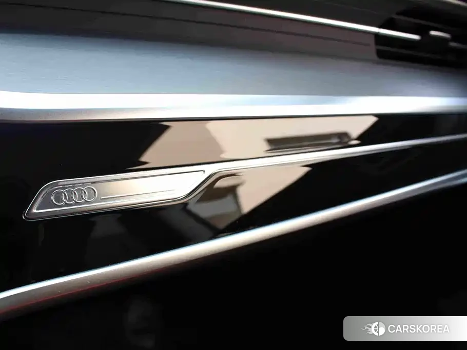 Audi A7L id 4659771 из Китая 9