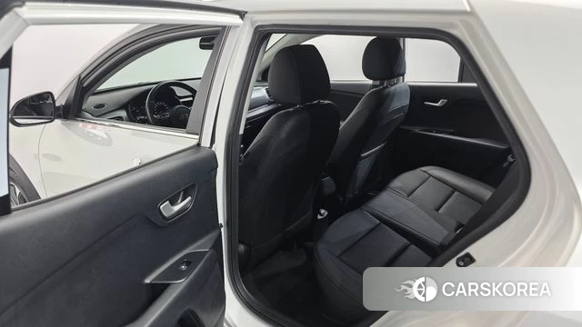 Kia Stonic id 4543550 из Кореи 9
