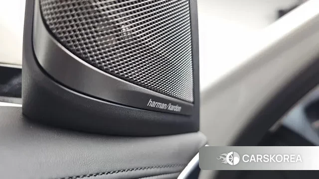 BMW 5 Series (G30) id 3691937 из Кореи 9