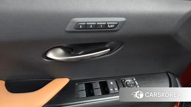 Lexus UX250h id 3766065 из Кореи 9