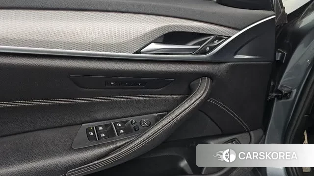 BMW 5 Series (G30) id 3440121 из Кореи 9