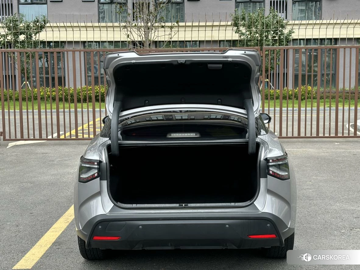 Toyota bZ3 id 4498758 из Китая 9
