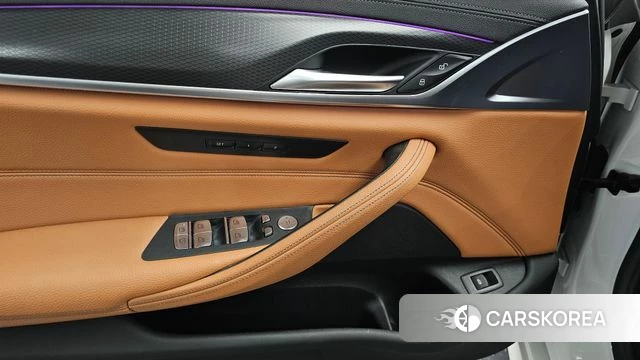 BMW 5 Series (G30) id 3871273 из Кореи 9