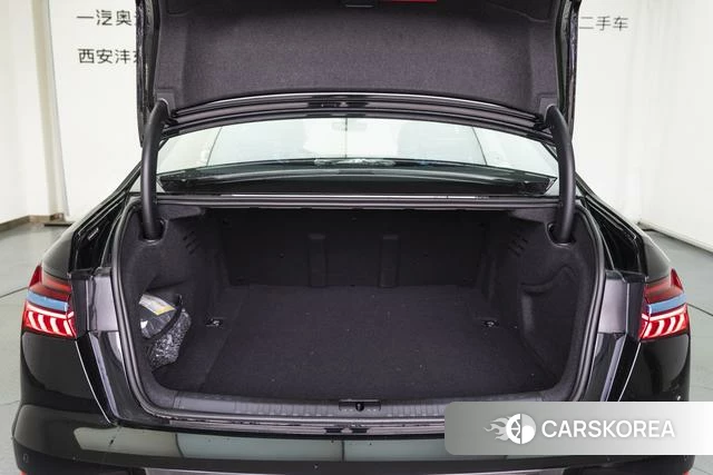 Audi A6L id 4271362 из Китая 9