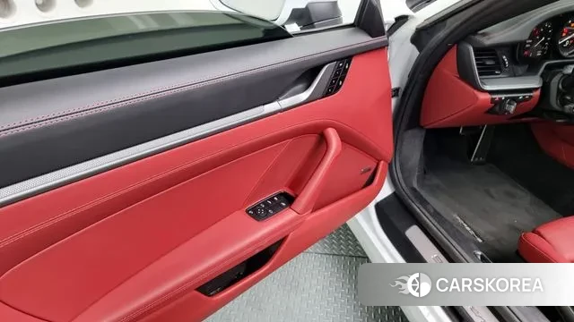 Porsche 911(992) id 2894311 из Кореи 9