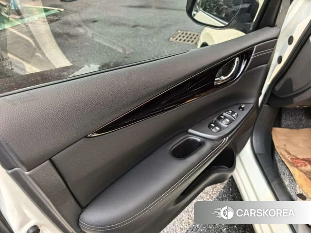 Nissan TIIDA id 4263972 из Китая 9