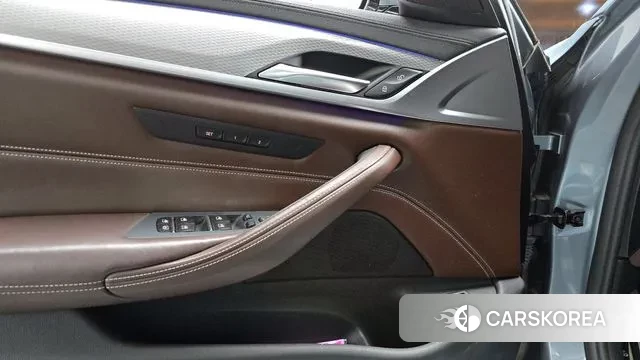 BMW 5 Series (G30) id 3562825 из Кореи 9