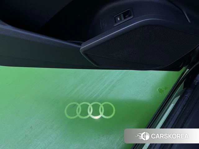 Audi Q5L id 4333946 из Китая 9