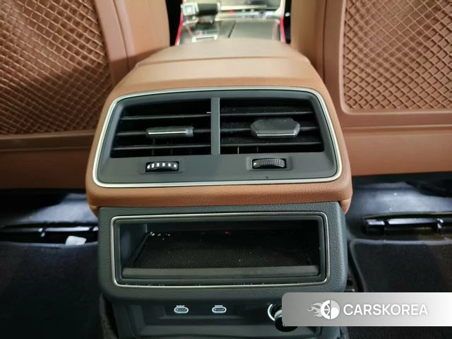 Audi A6L id 3908374 из Китая 9
