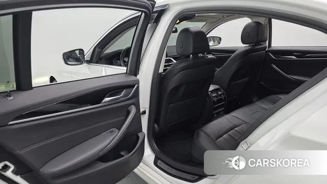 BMW 5 Series (G30) id 3422834 из Кореи 9