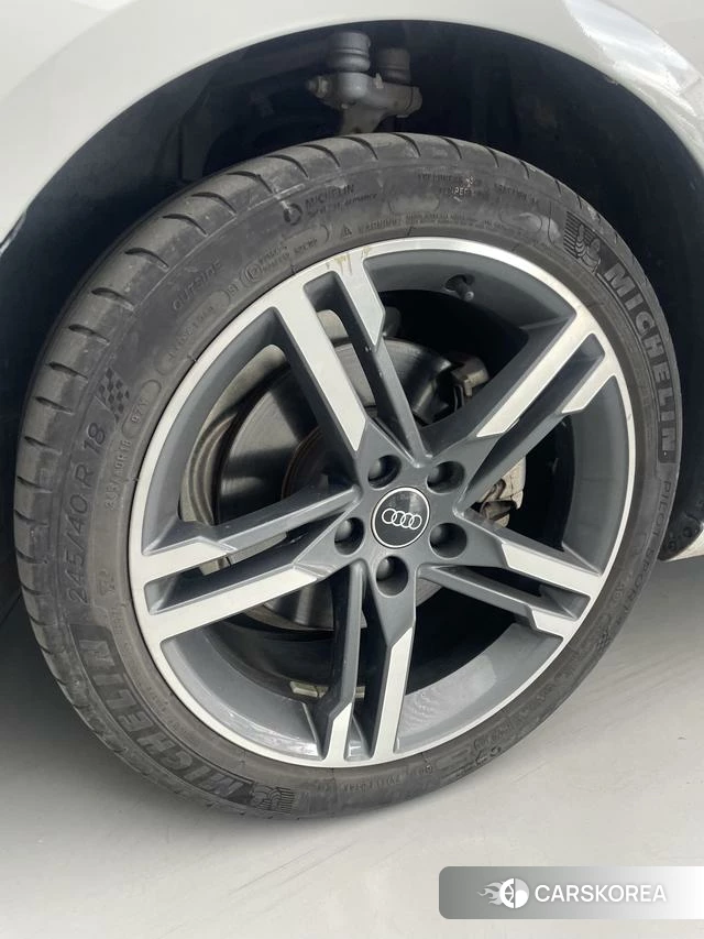 Audi A4L id 4265053 из Китая 9